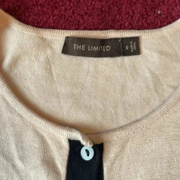 Limited Sweater - Picture 2 of 6